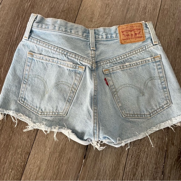 Levi's® Premium 501® Original Fit High Rise Cut off Jean shorts Size 25 - Picture 5 of 10